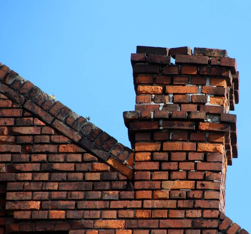 Signs Your Hartland Home Needs a Chimney Inspection Damaged chimney on an Hartland home showing cracks and missing mortar